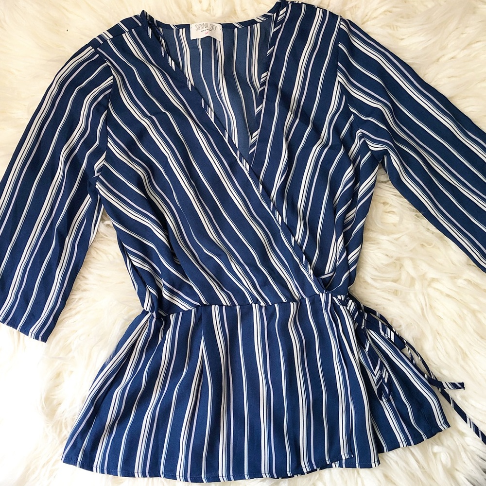 NWOT Sienna Sky Faux Wrap Peplum Blouse M